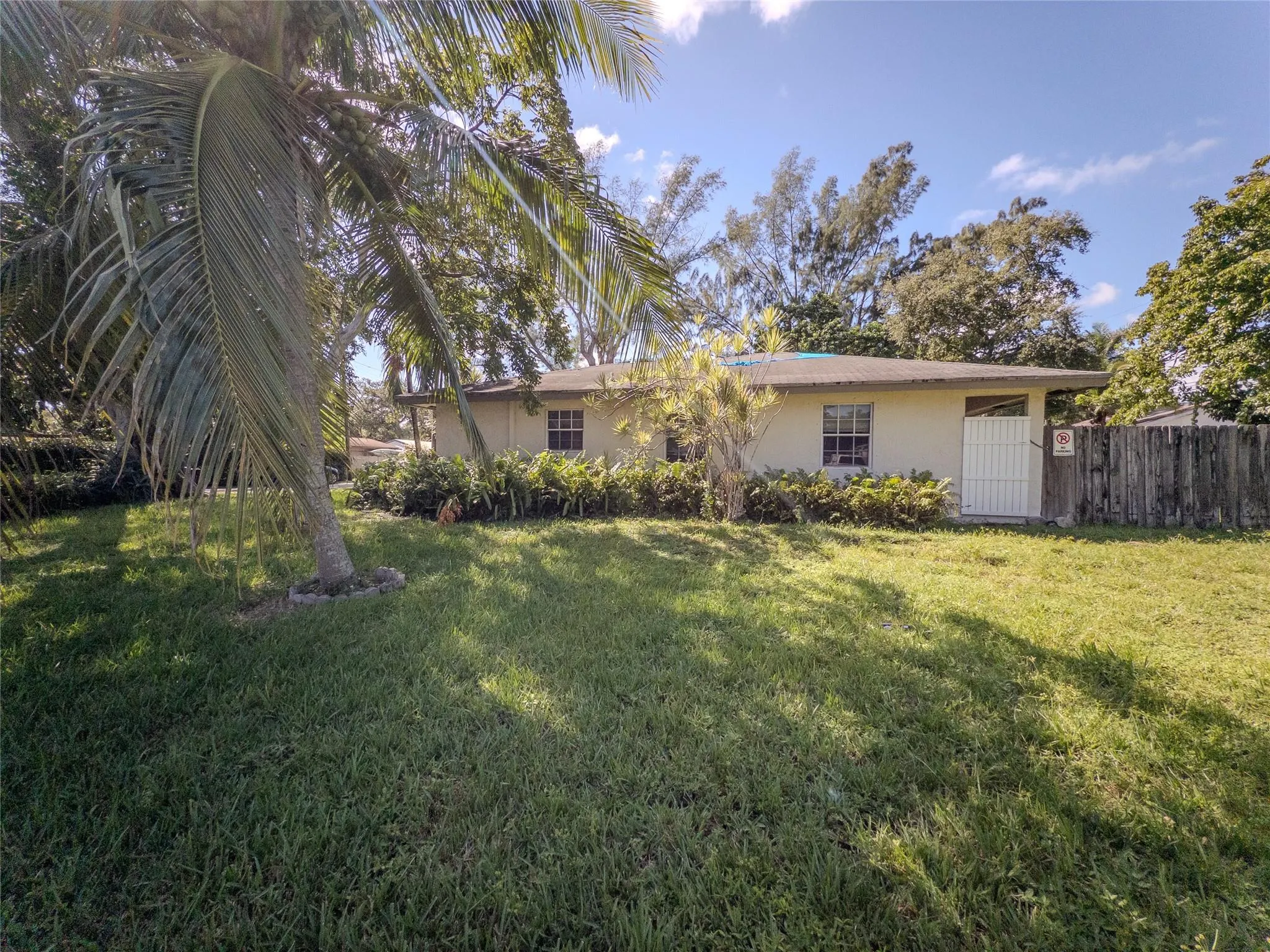 1403 SW 27th Ct