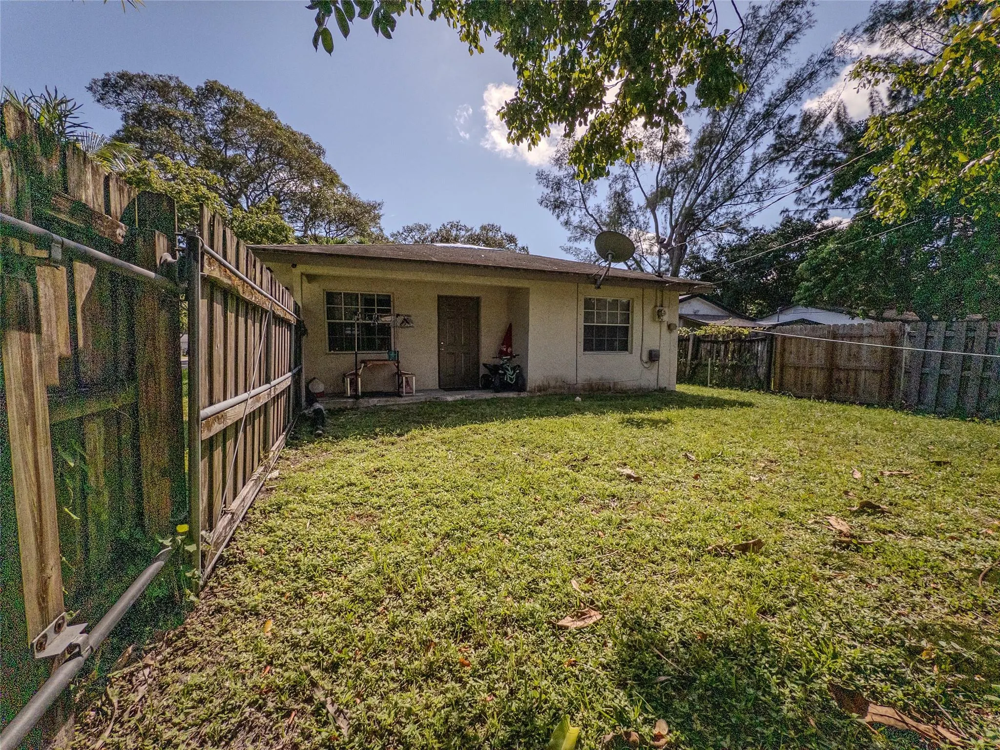 1403 SW 27th Ct