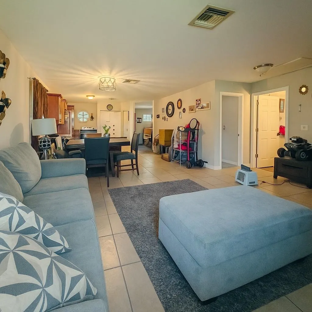 1403 SW 27th Ct