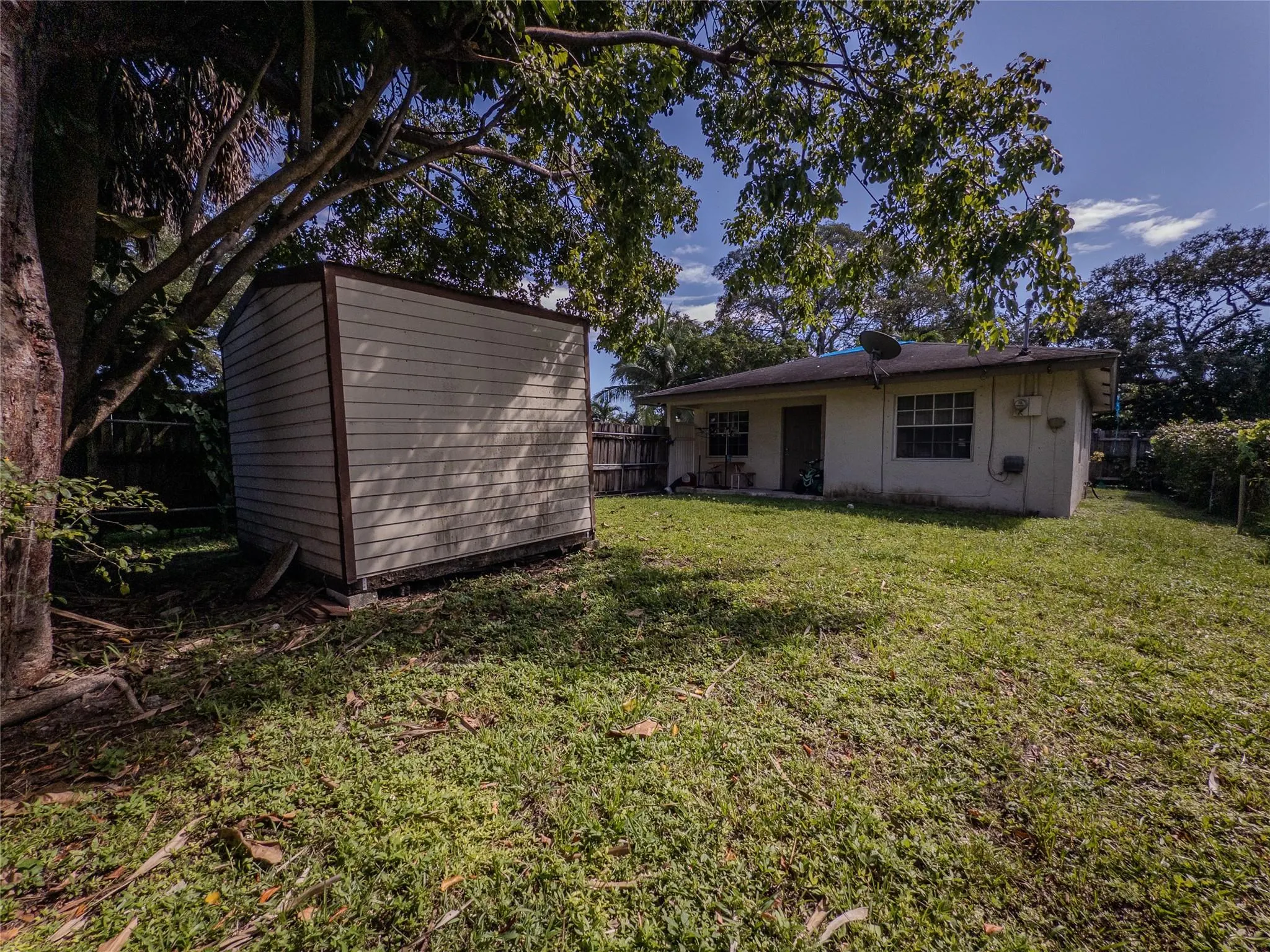 1403 SW 27th Ct