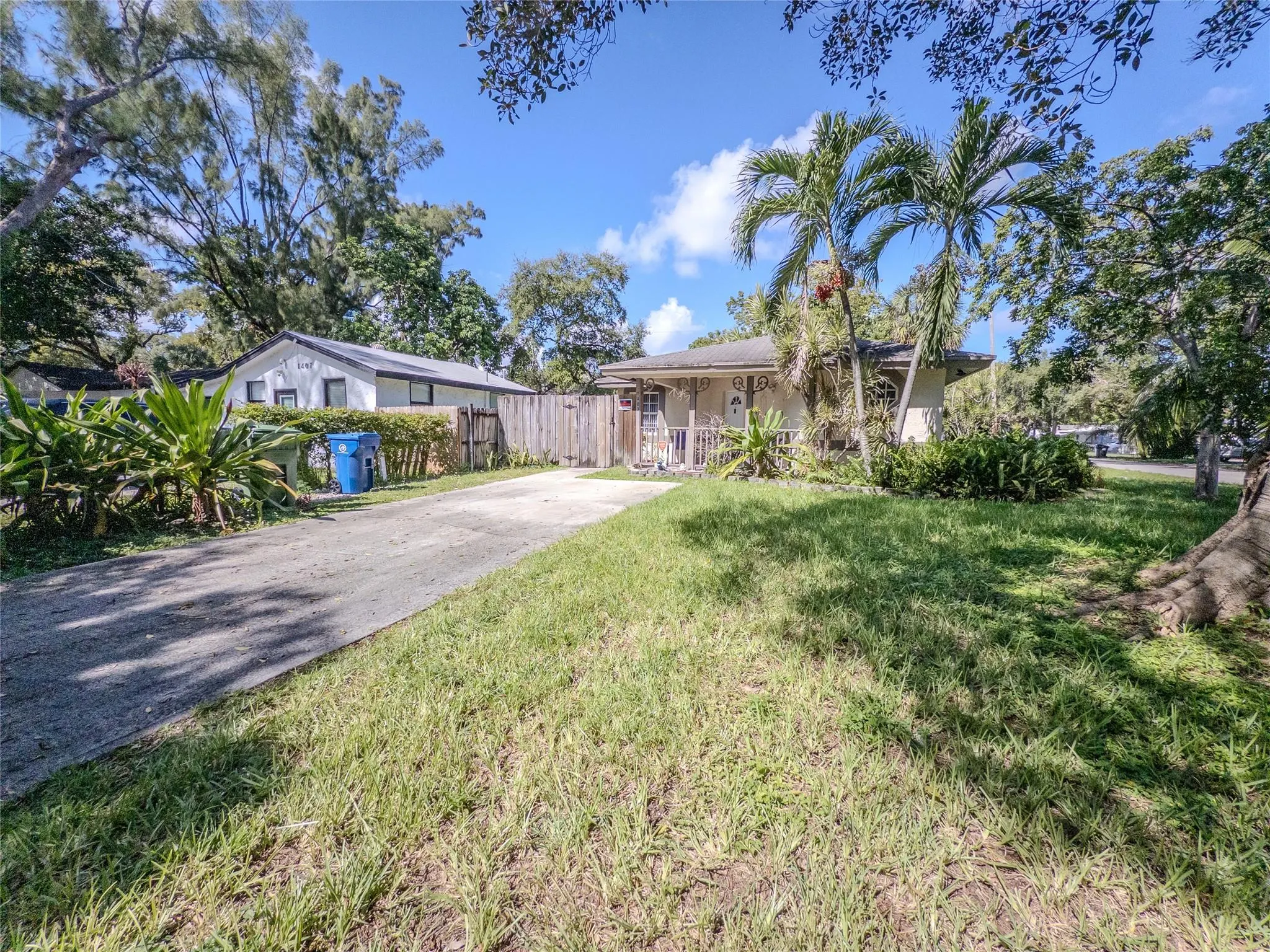 1403 SW 27th Ct