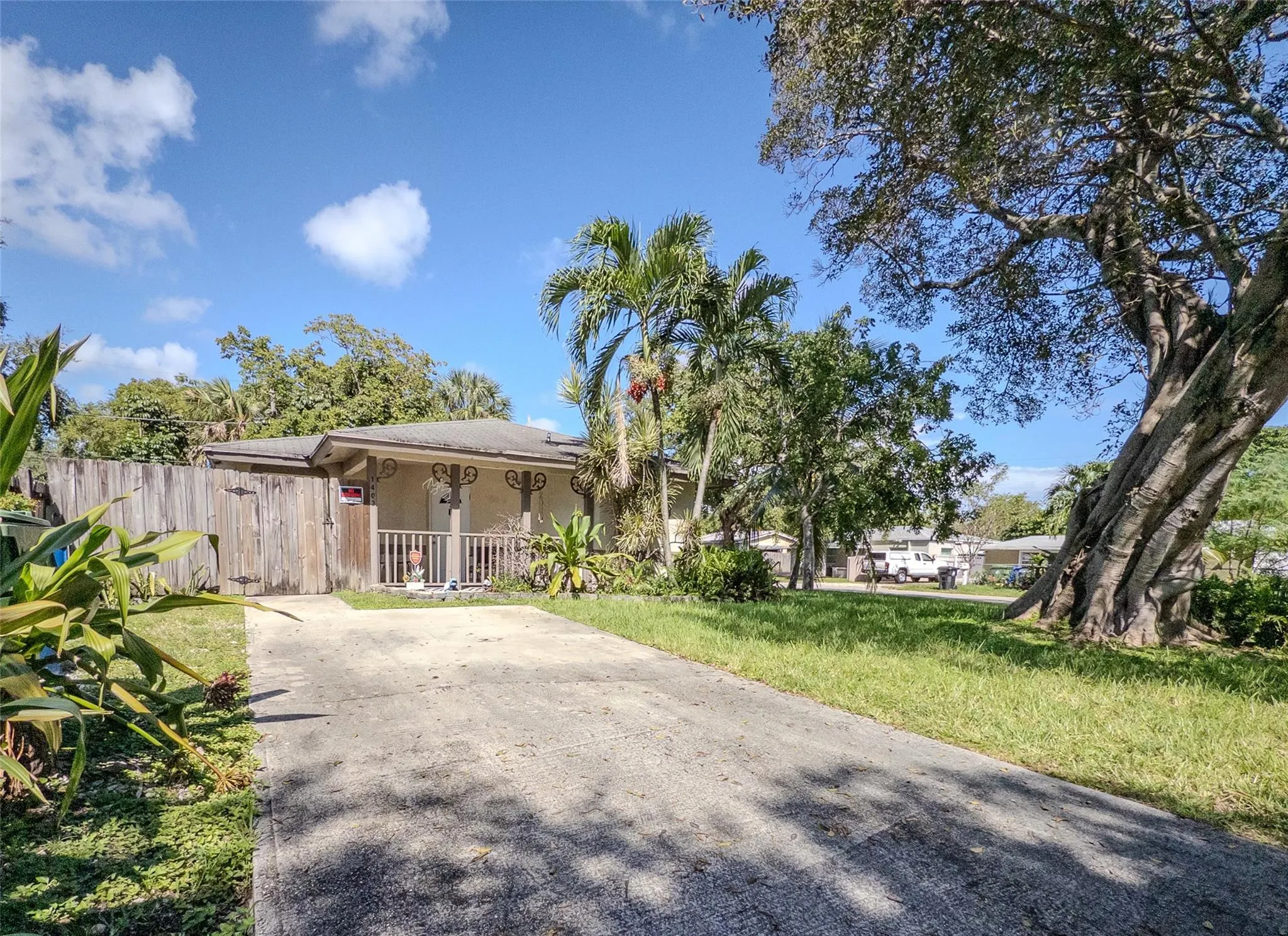 1403 SW 27th Ct