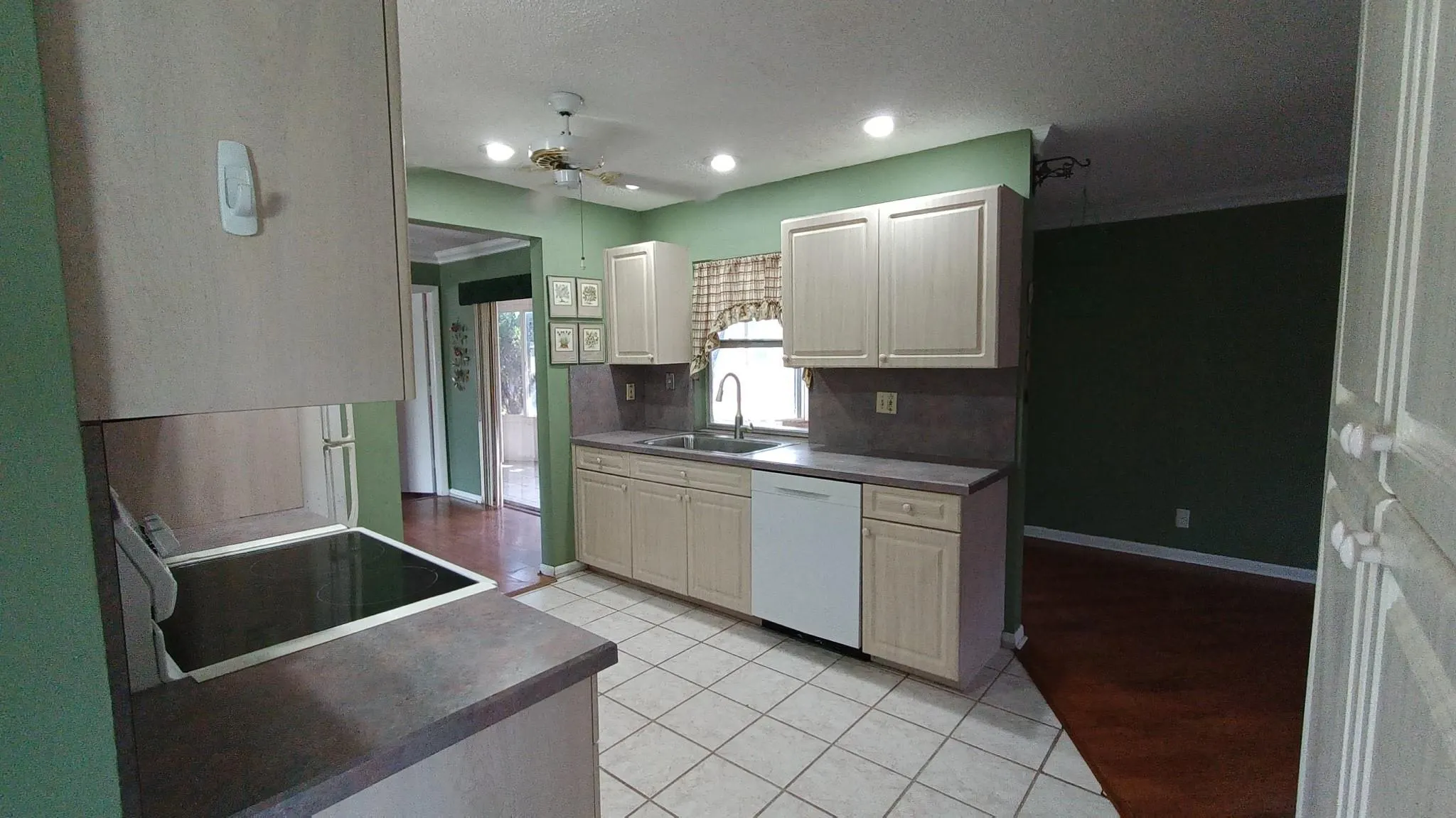 1040 NW 49th Ct