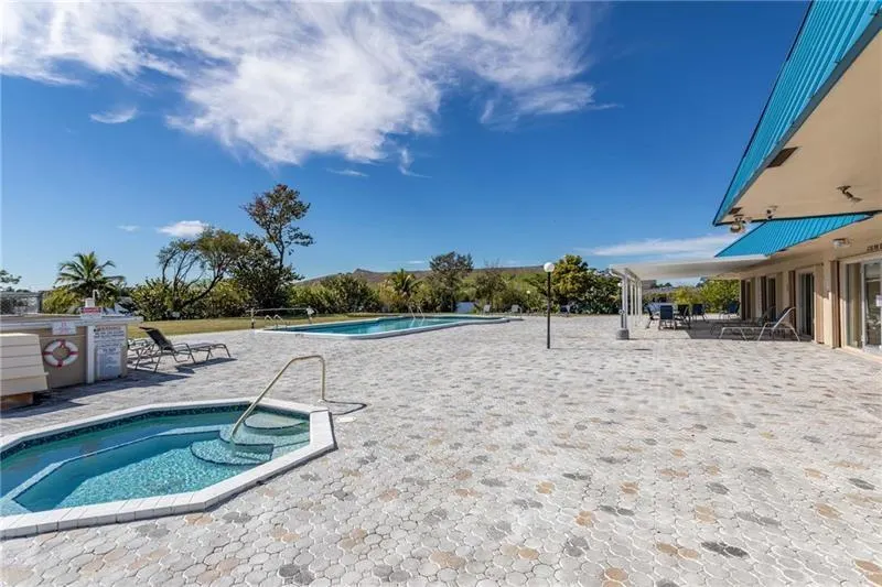 1040 NW 49th Ct