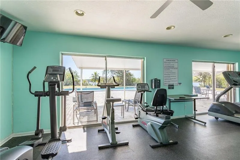 1040 NW 49th Ct