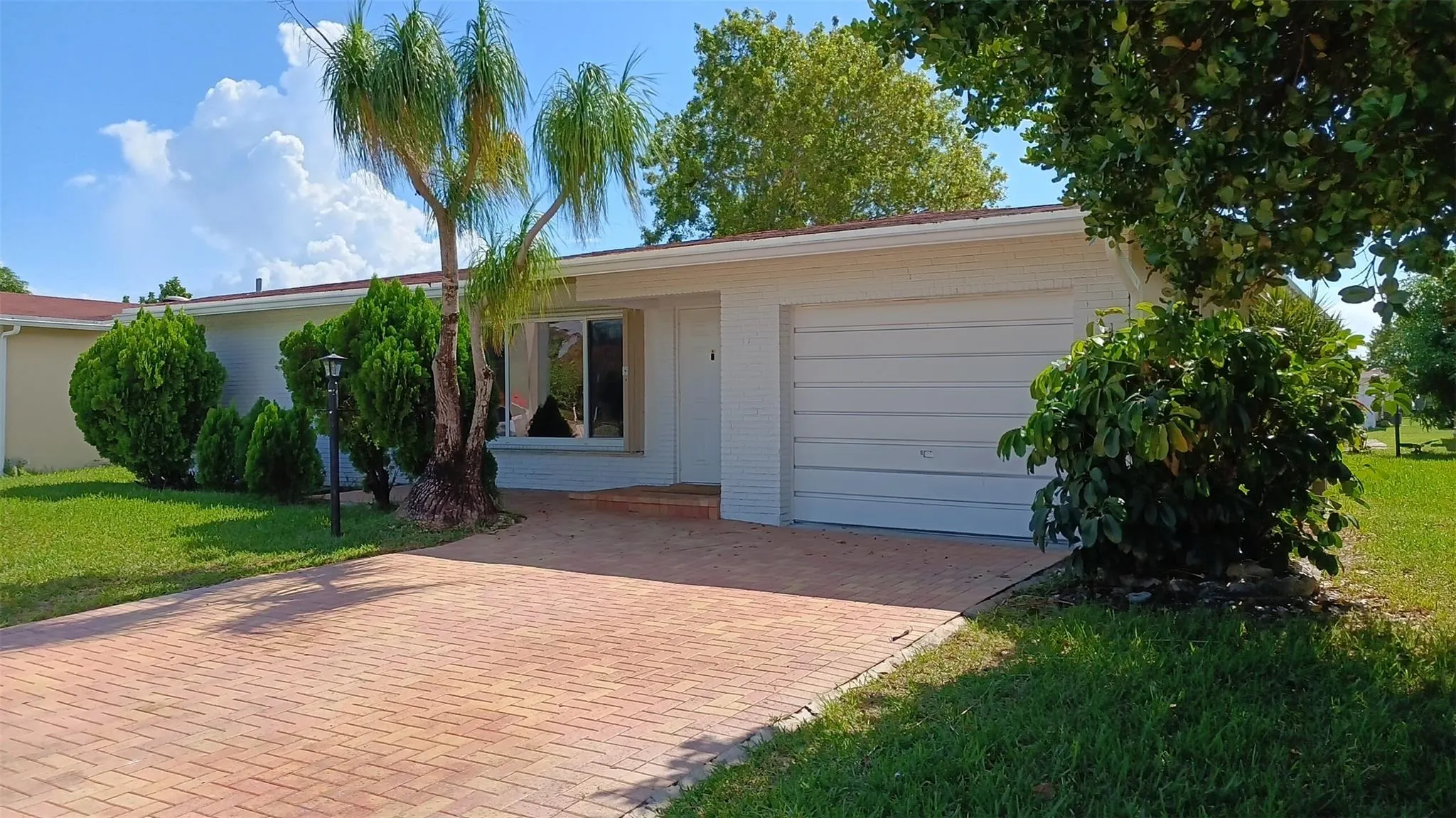 1040 NW 49th Ct