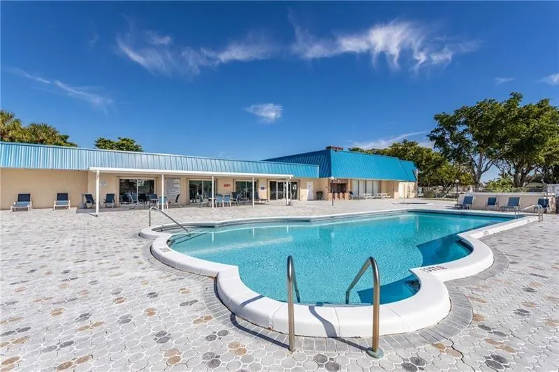 1040 NW 49th Ct