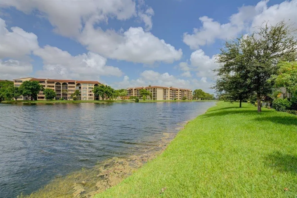10002 Winding Lake Rd, #202
