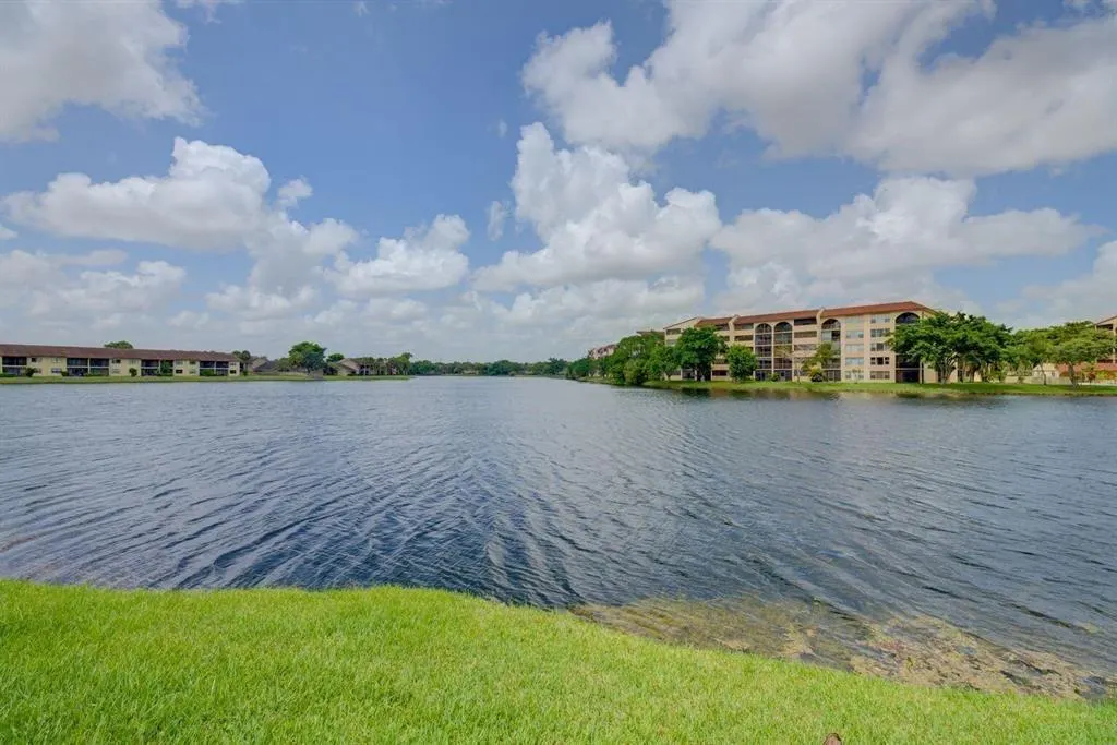 10002 Winding Lake Rd, #202