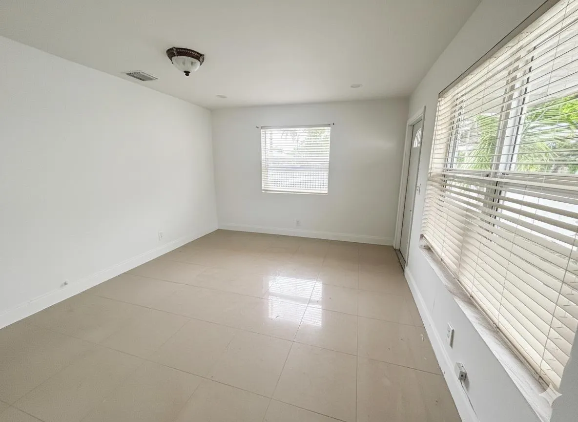 749 NW 5th Ct