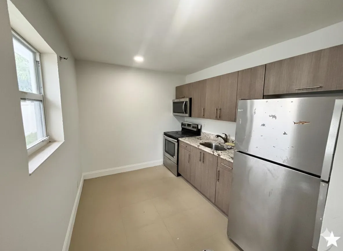 749 NW 5th Ct