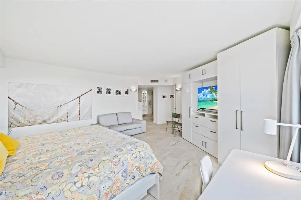 3000 Holiday Dr, #1103