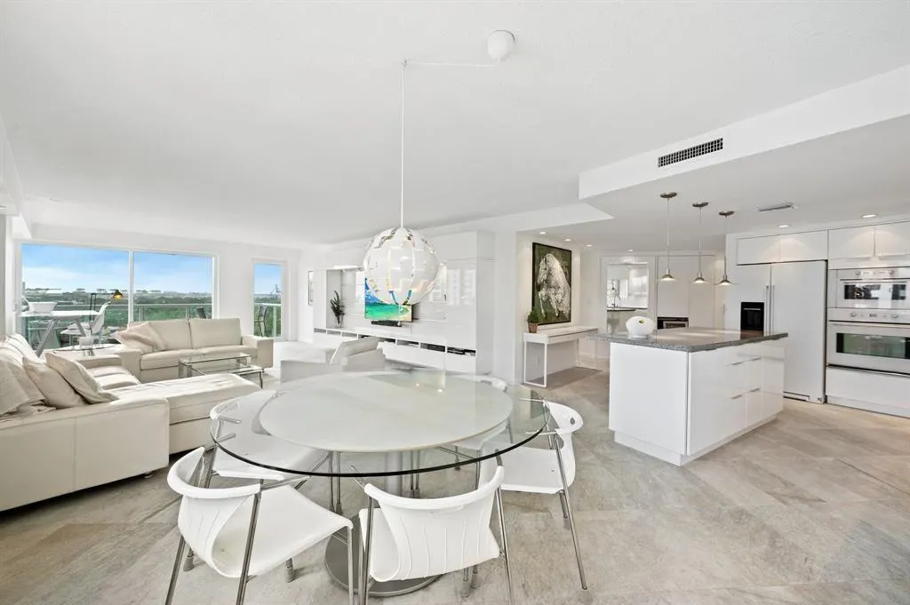 3000 Holiday Dr, #1103