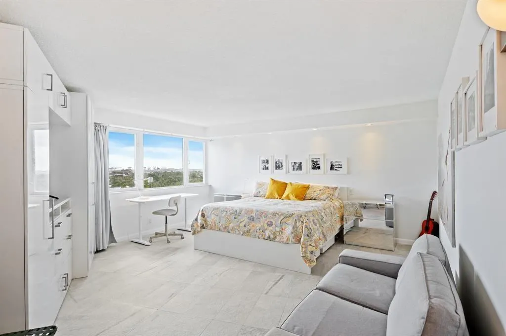 3000 Holiday Dr, #1103