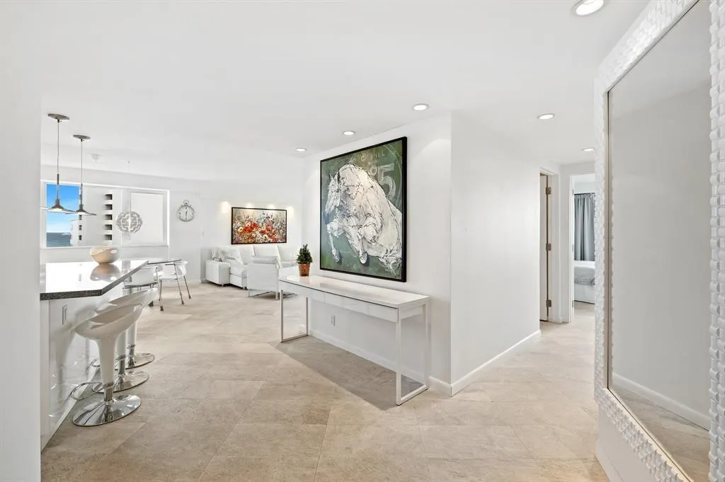 3000 Holiday Dr, #1103