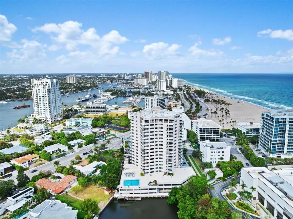 3000 Holiday Dr, #1103
