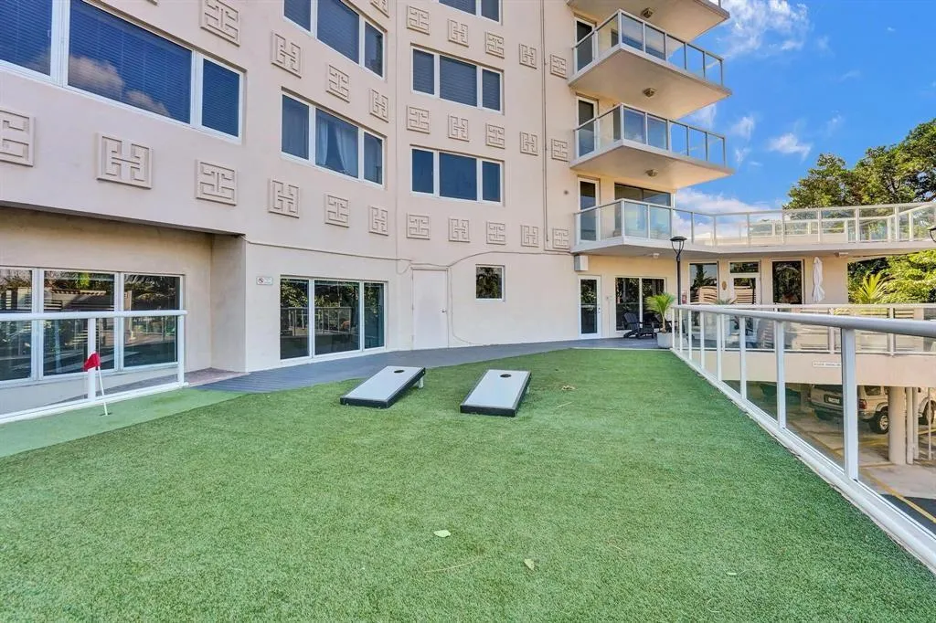 3000 Holiday Dr, #1103