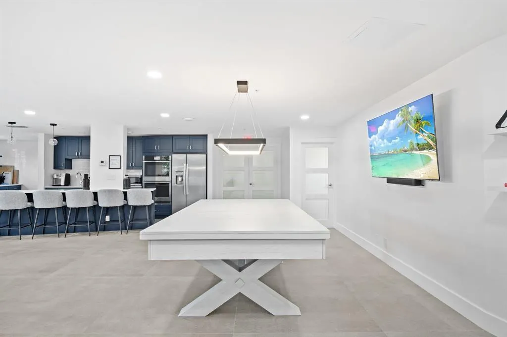 3000 Holiday Dr, #1103