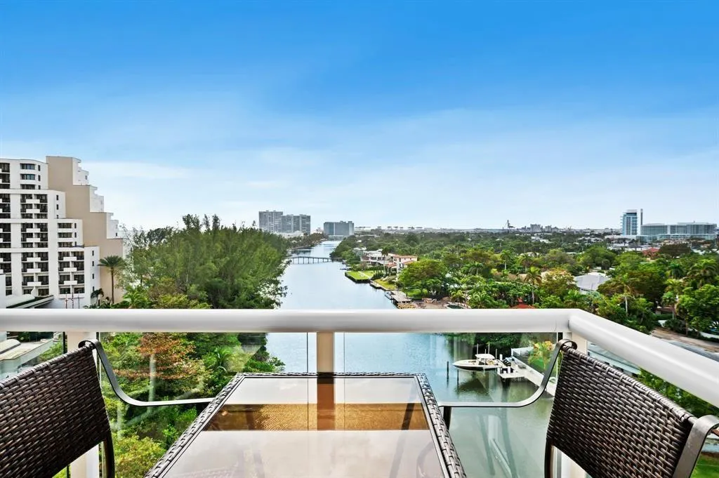 3000 Holiday Dr, #1103