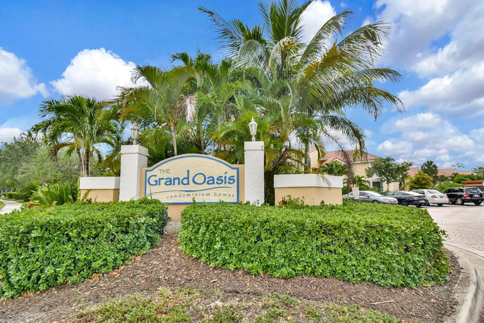 5861 Riverside Dr, #206