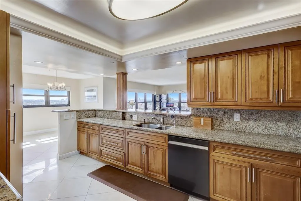 3200 Port Royale Dr, #1207