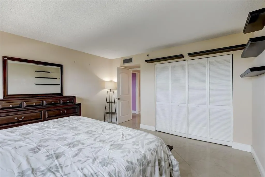 3200 Port Royale Dr, #1207