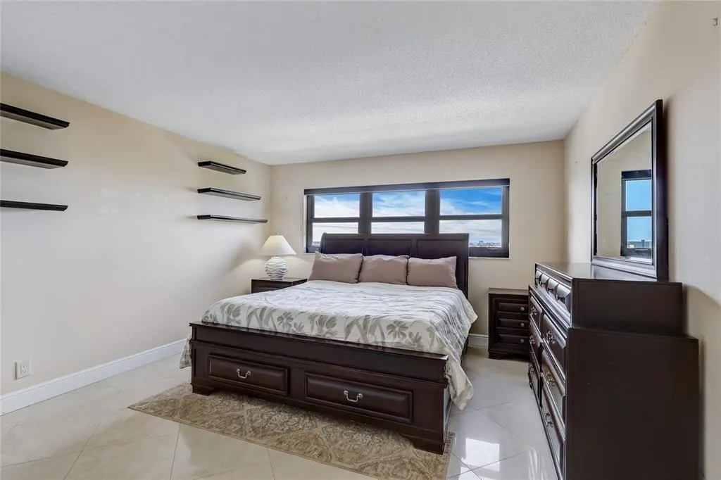 3200 Port Royale Dr, #1207
