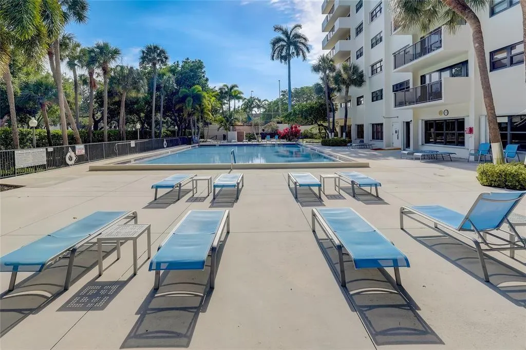 3200 Port Royale Dr, #1207