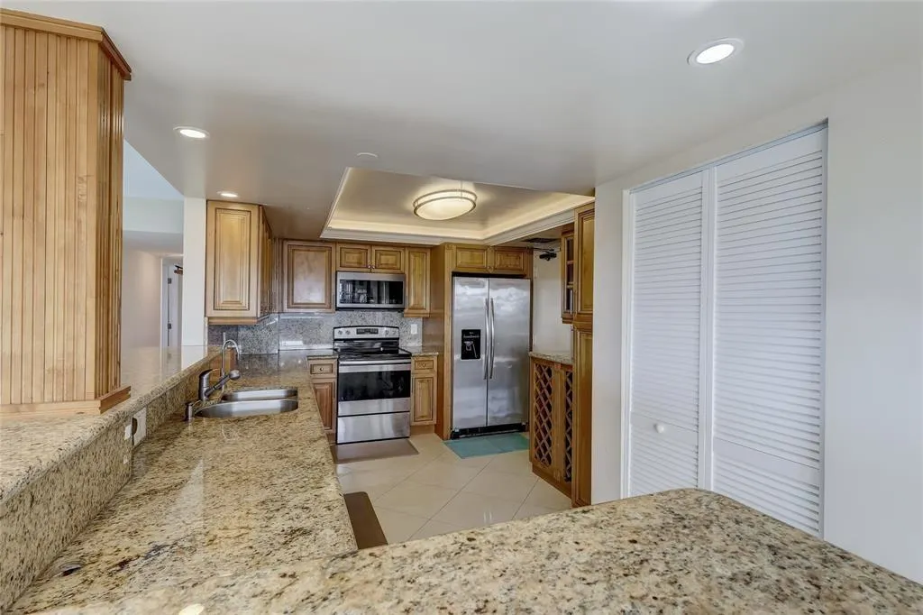 3200 Port Royale Dr, #1207