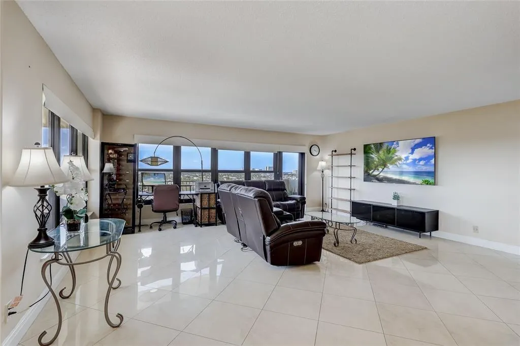 3200 Port Royale Dr, #1207