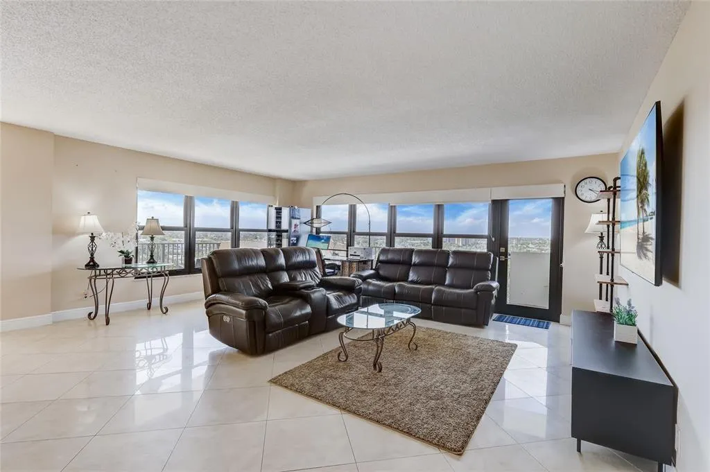 3200 Port Royale Dr, #1207