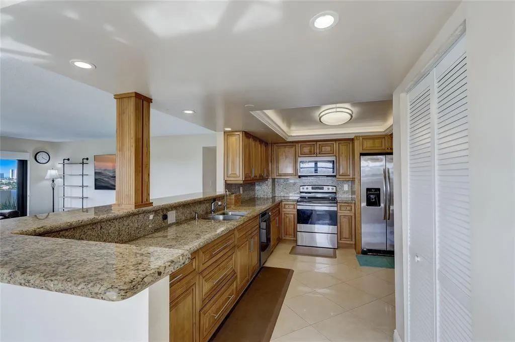 3200 Port Royale Dr, #1207
