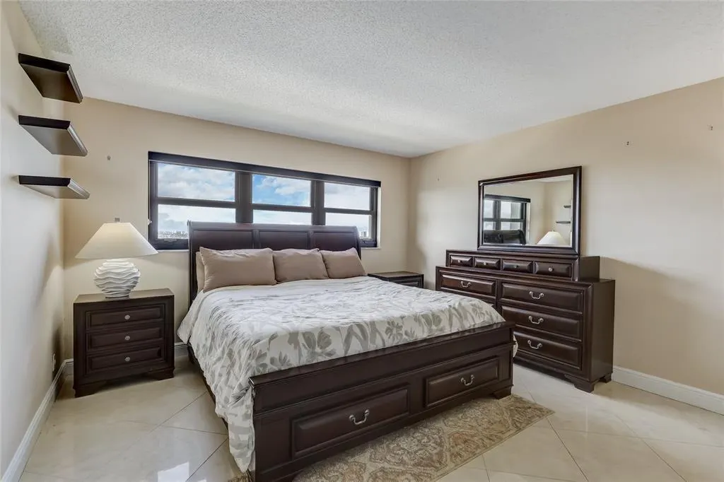 3200 Port Royale Dr, #1207