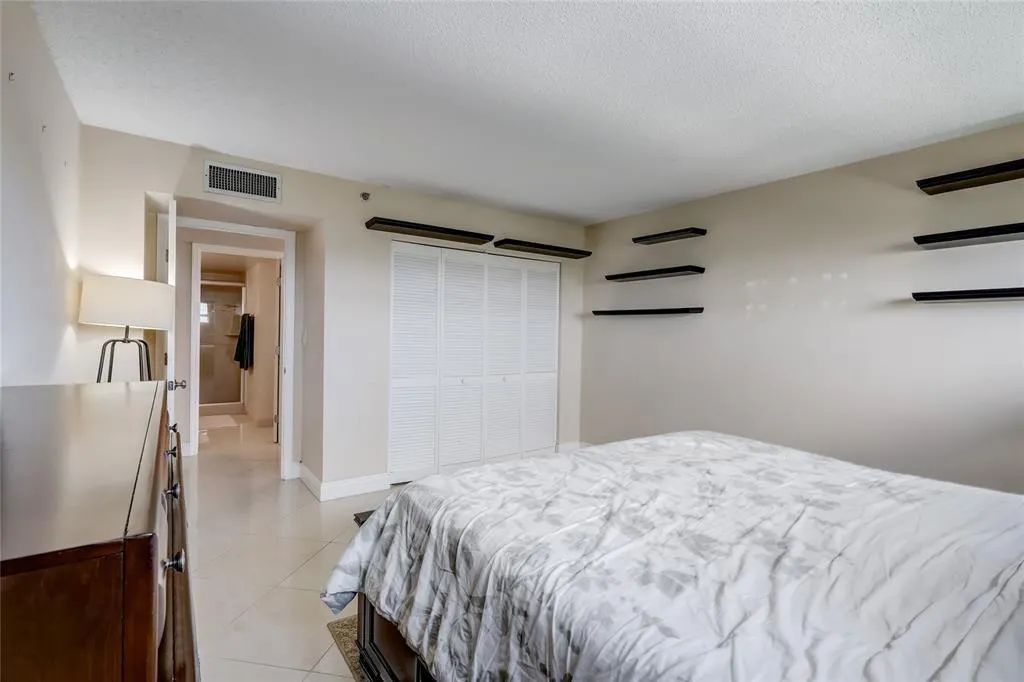 3200 Port Royale Dr, #1207