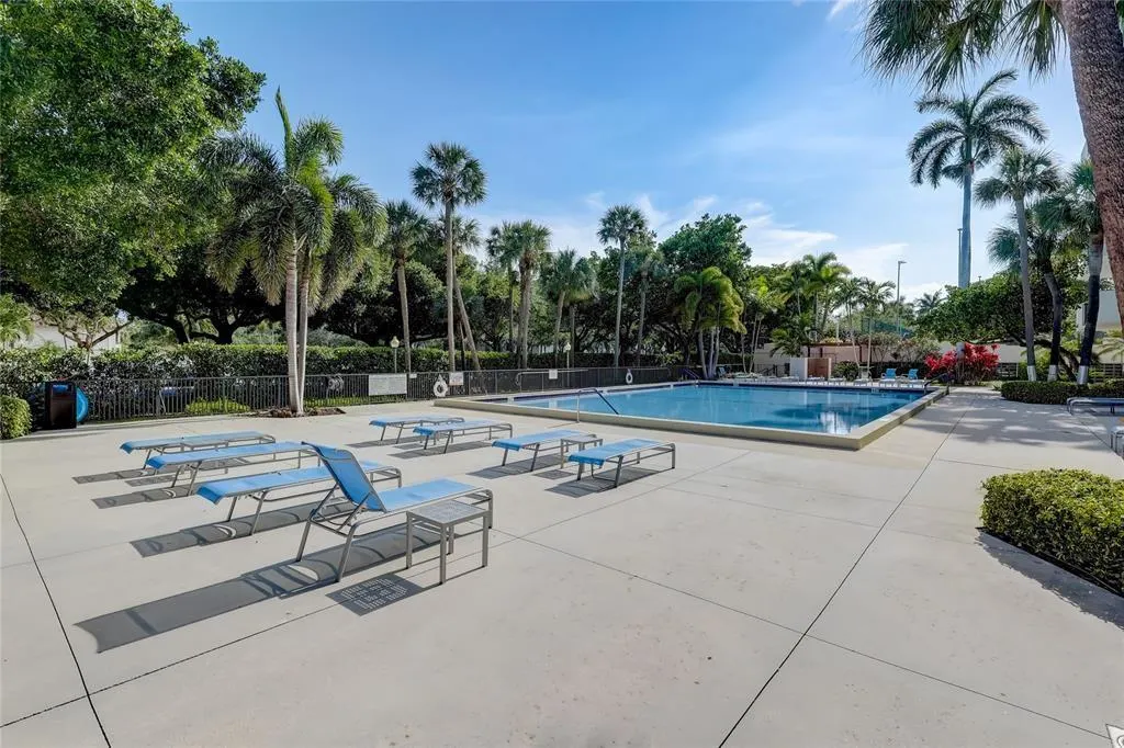 3200 Port Royale Dr, #1207