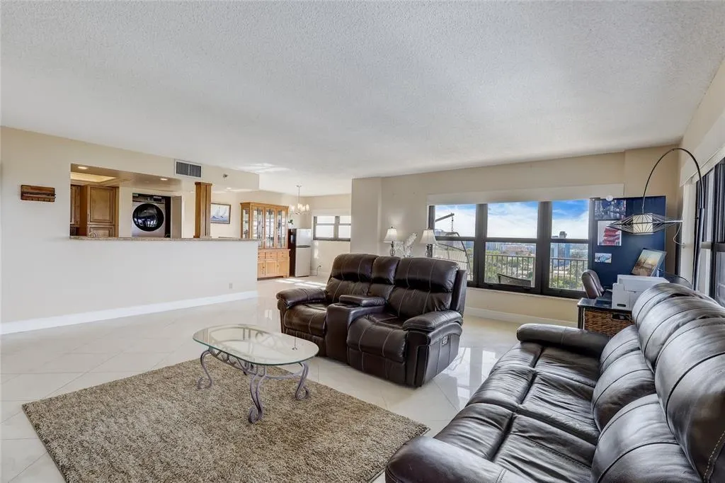 3200 Port Royale Dr, #1207