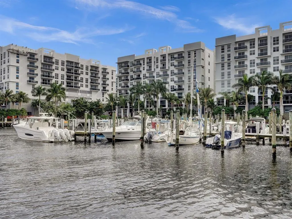 3200 Port Royale Dr, #1207