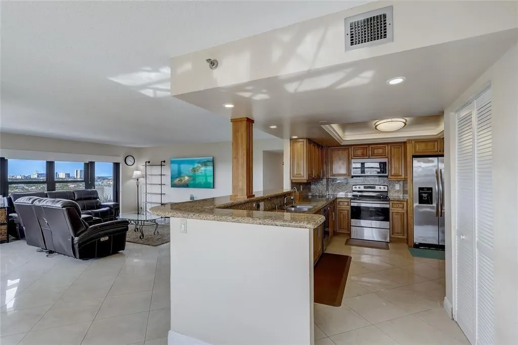 3200 Port Royale Dr, #1207