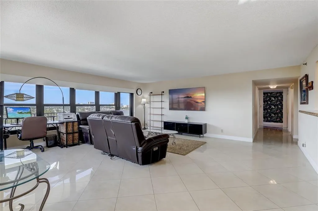3200 Port Royale Dr, #1207