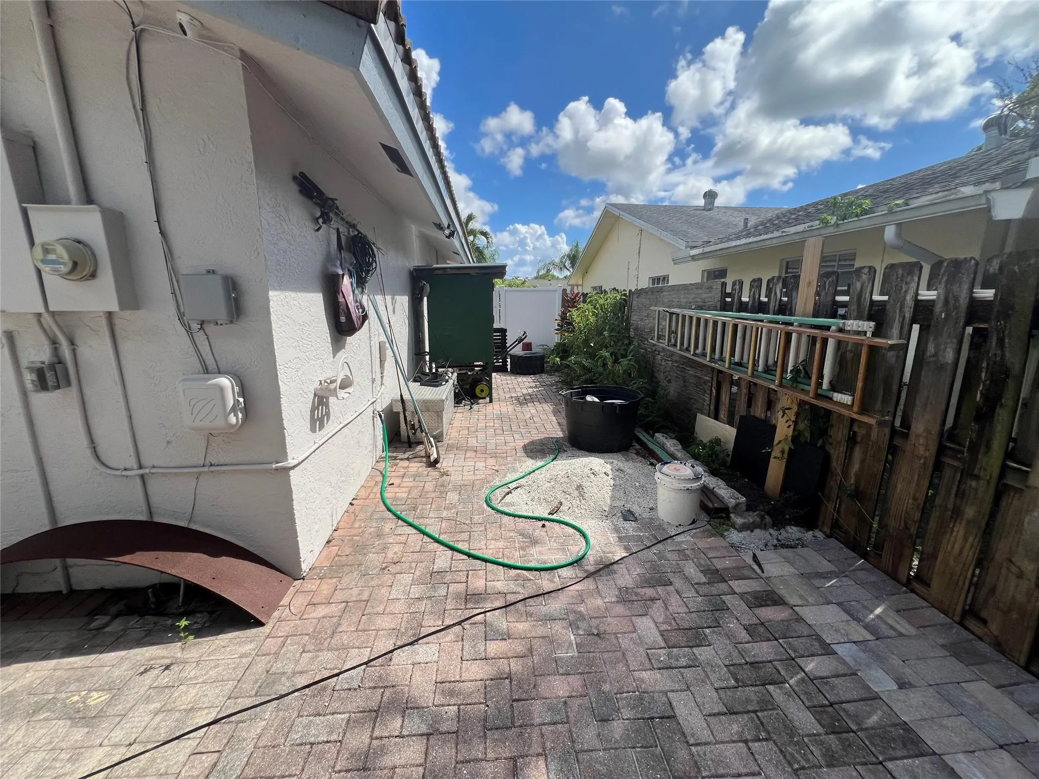 115 SW 34TH