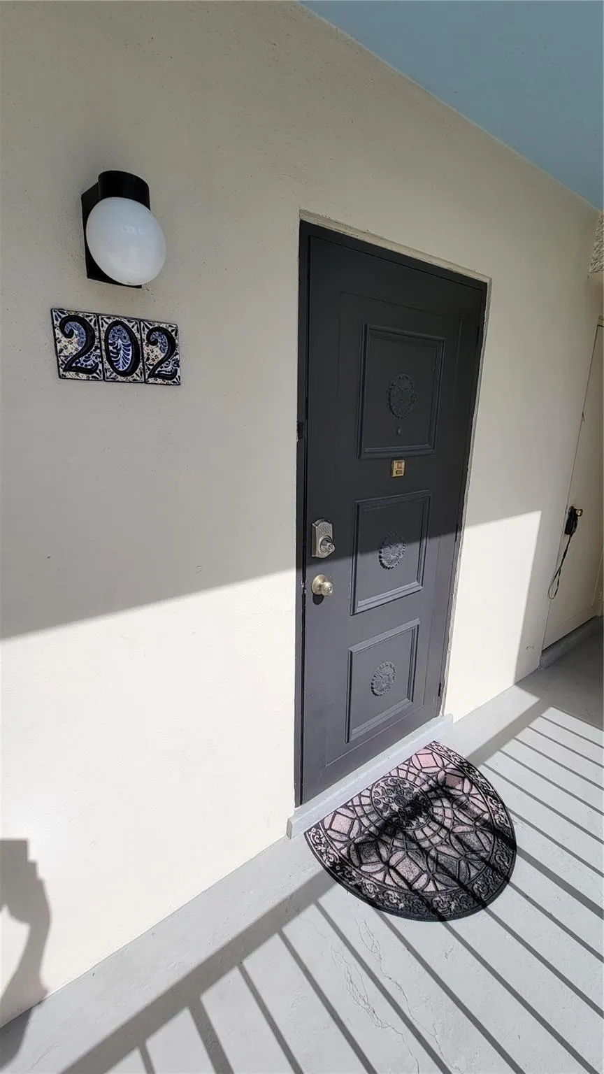 1801 Presidential Way, #D202