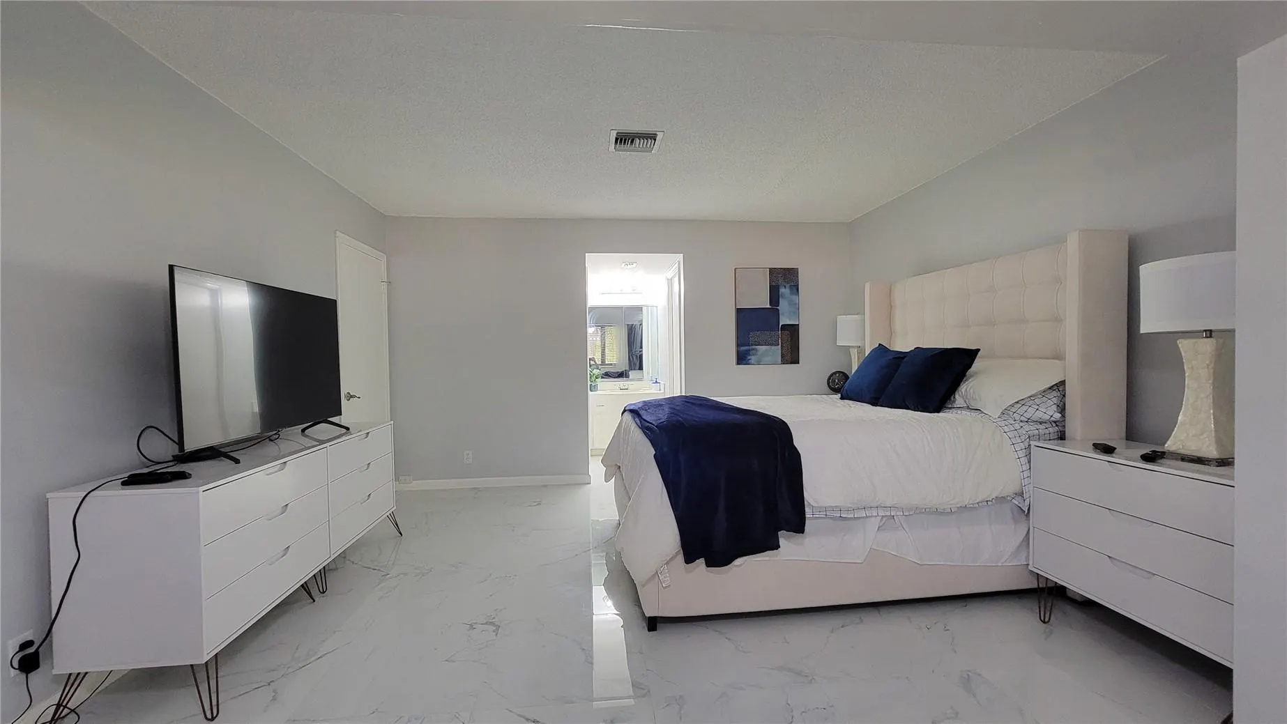1801 Presidential Way, #D202