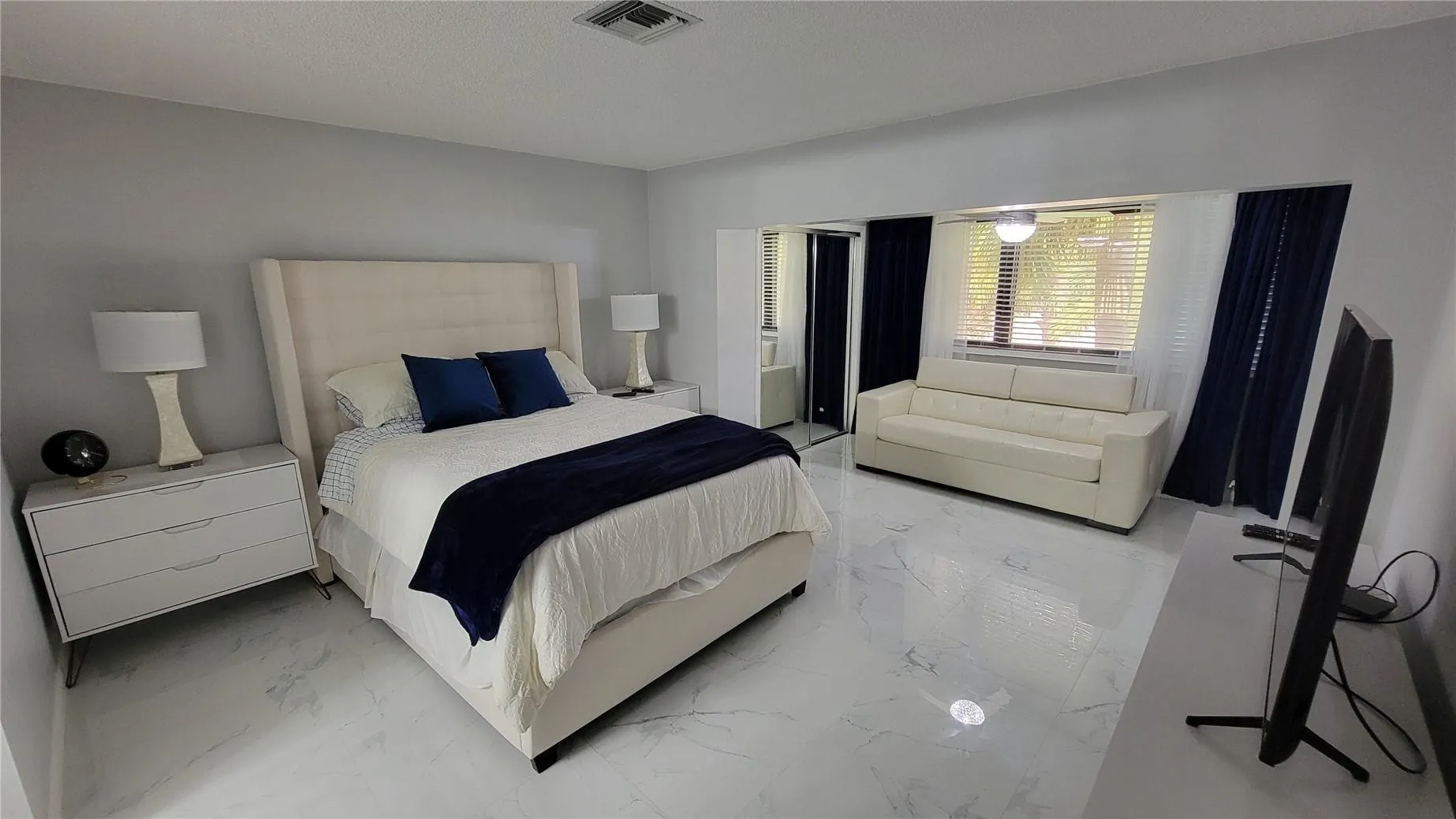 1801 Presidential Way, #D202