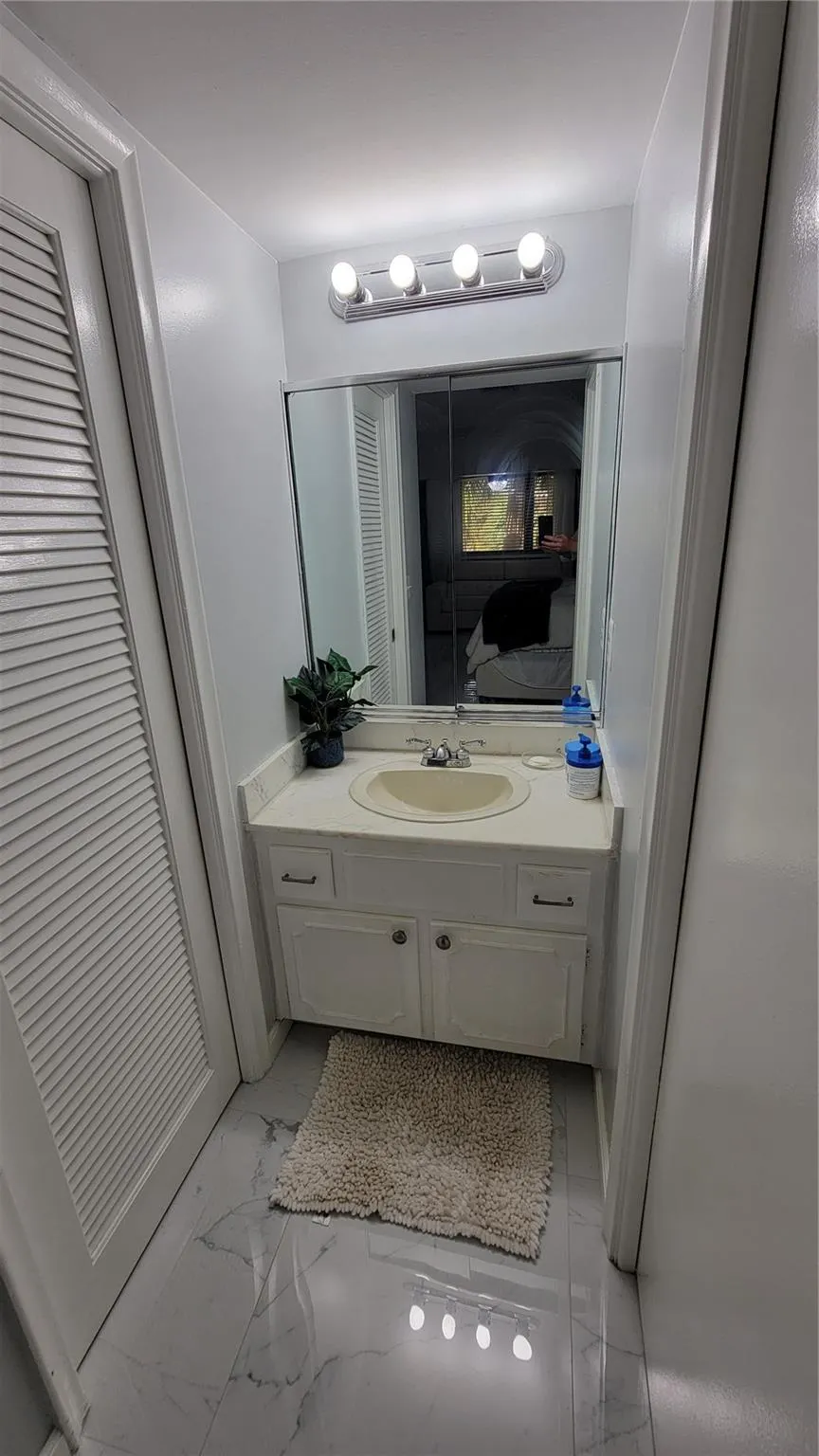 1801 Presidential Way, #D202