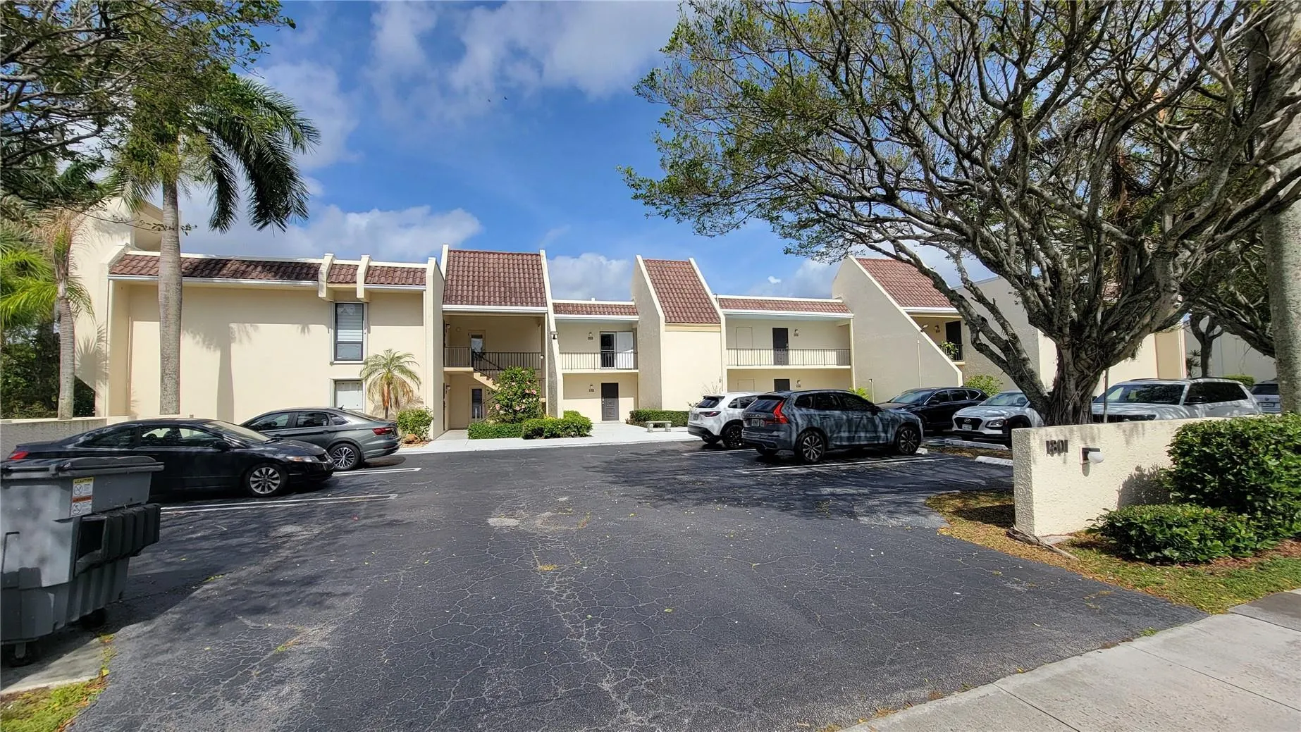 1801 Presidential Way, #D202
