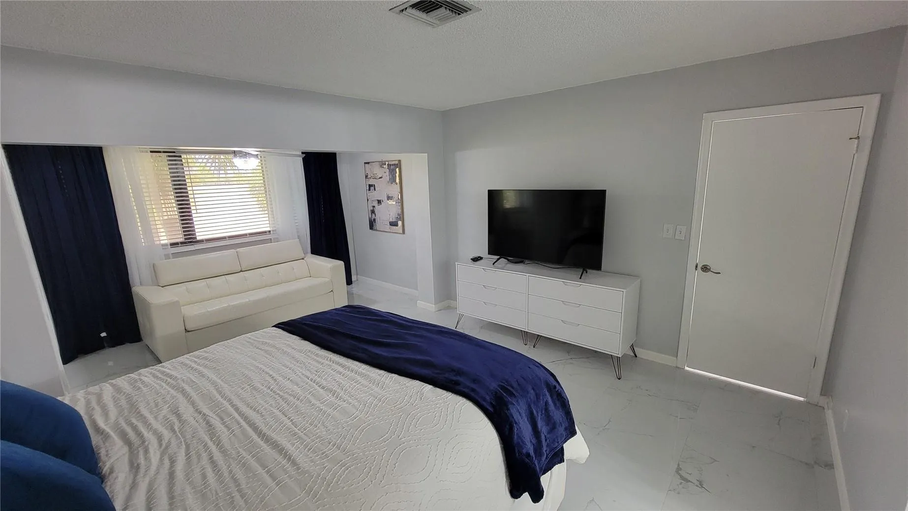 1801 Presidential Way, #D202