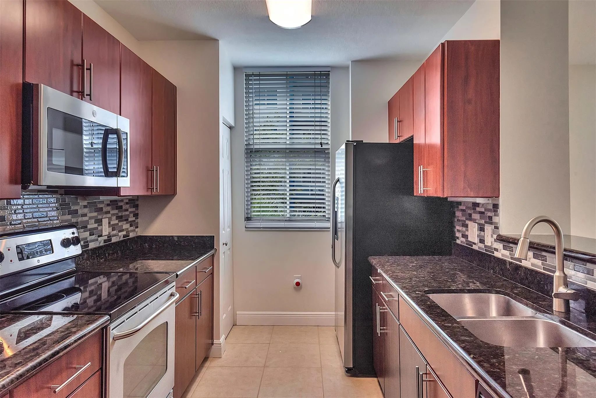 2421 NE 65th St, #402