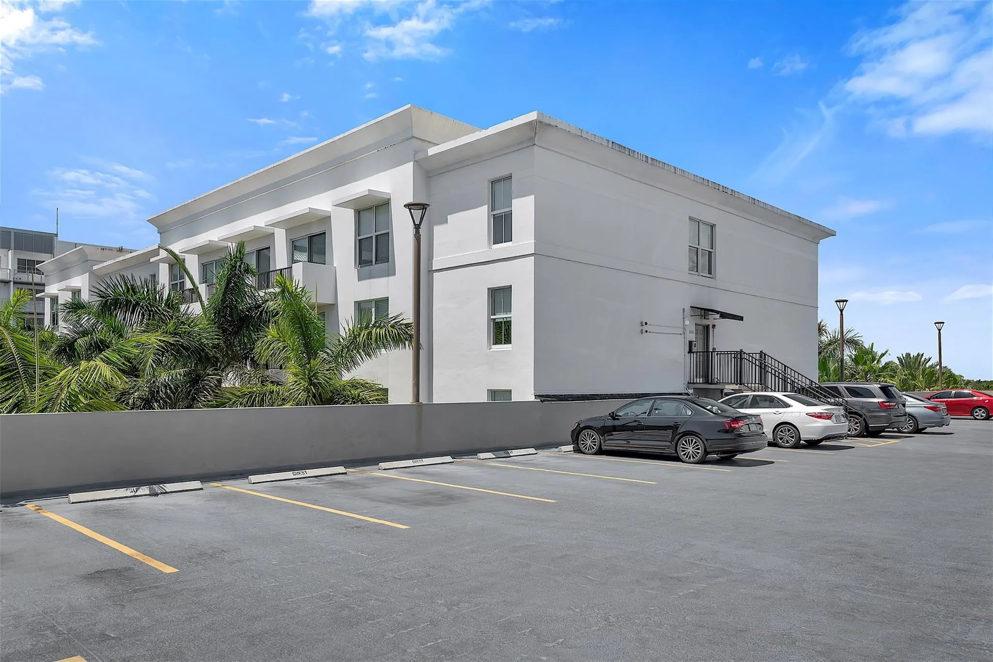 2421 NE 65th St, #402
