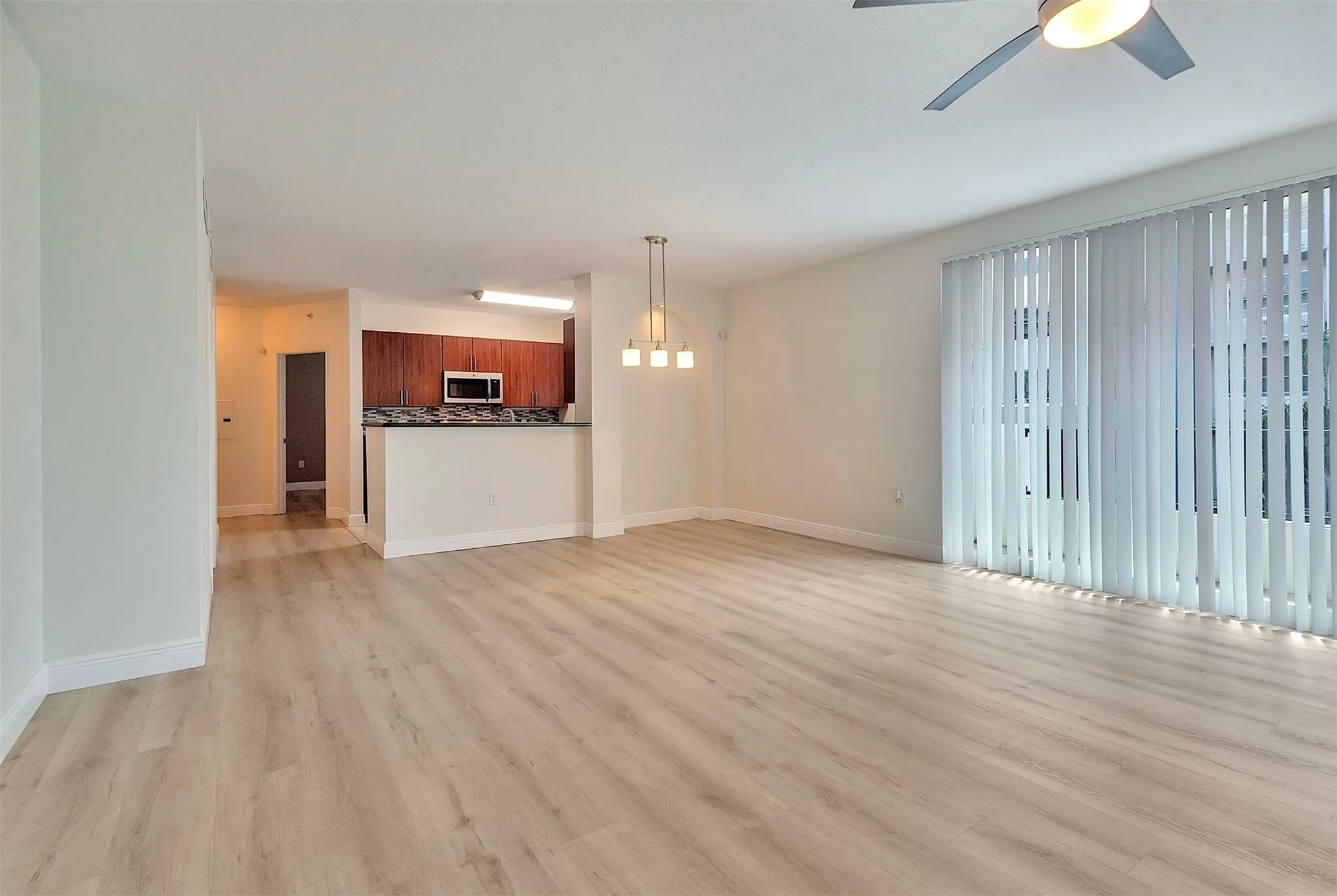 2421 NE 65th St, #402