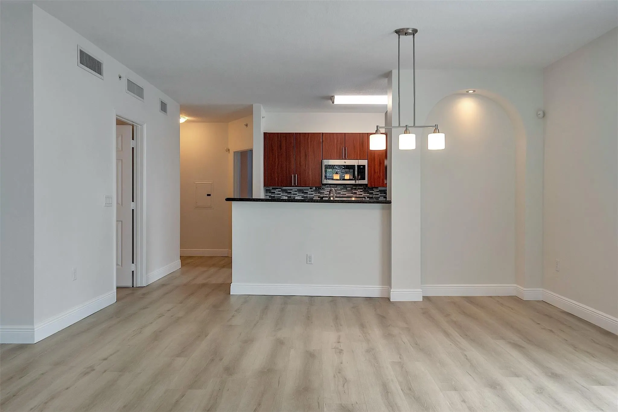 2421 NE 65th St, #402